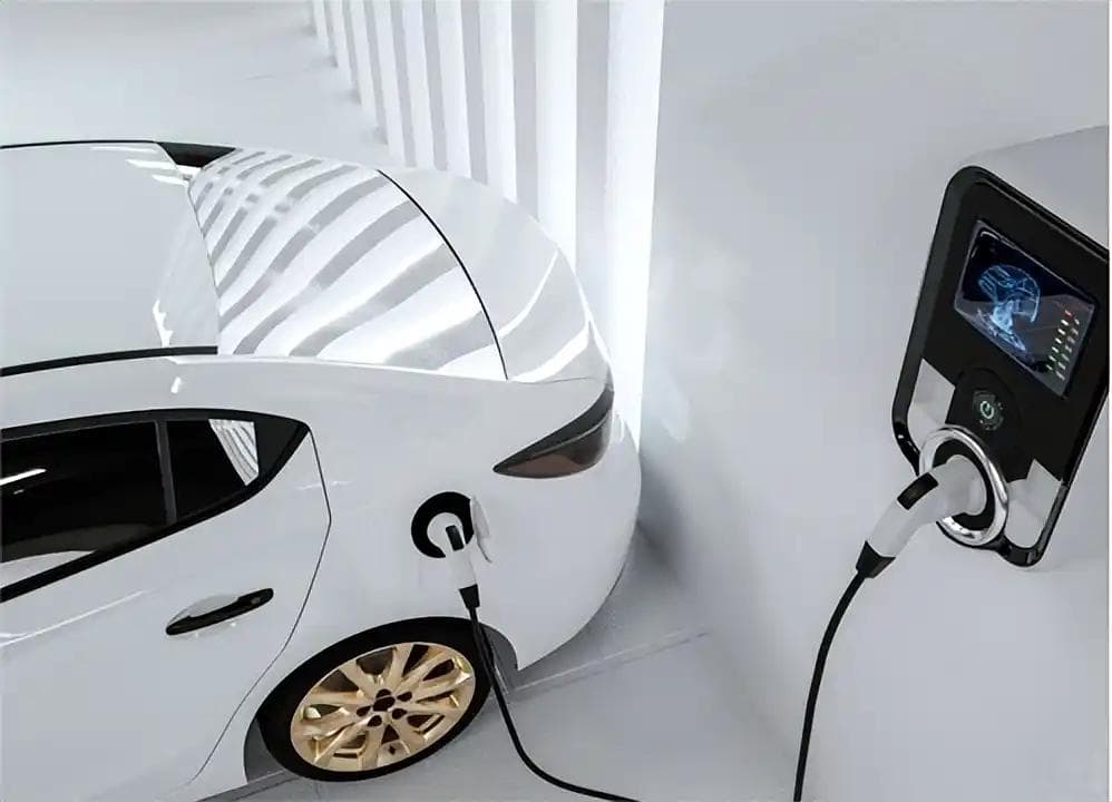 电动车与燃油车：技术的变革与市场的选择
