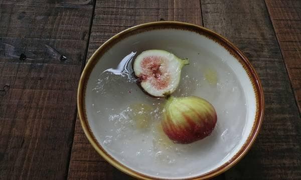 柴火无水炖雪燕的做法是什么？如何确保炖制成功？