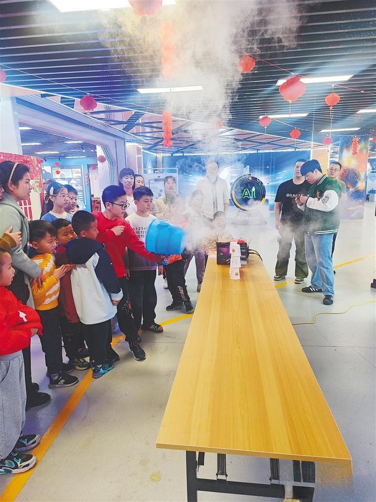 科普场馆带领青少年探索科学奥秘，原来科学这么好玩！