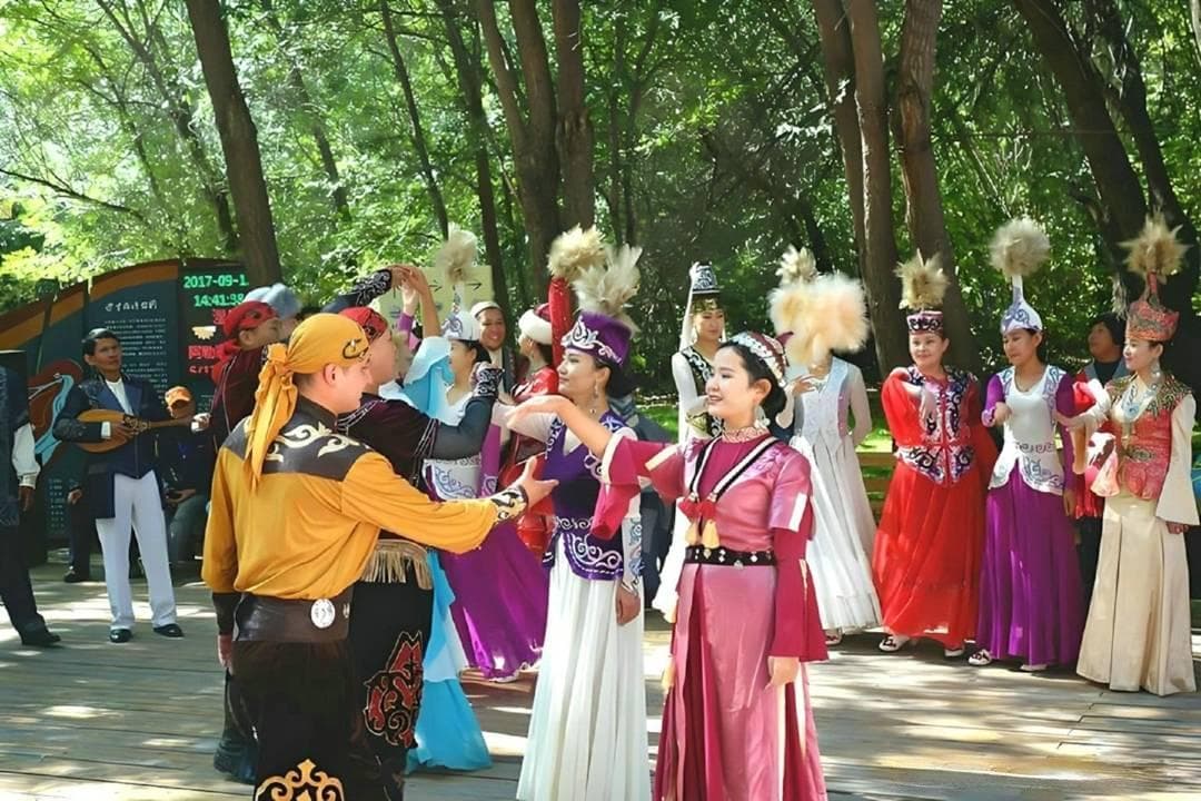 新疆12日深度游：从沙漠到草原的奇幻之旅