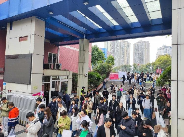 重庆2024公务员考试笔试今日开考 513人争一个岗位！