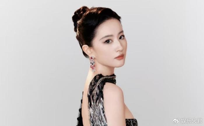 刘亦菲，以清丽脱俗的外貌、灵动自然的演技，塑造多个经典角色