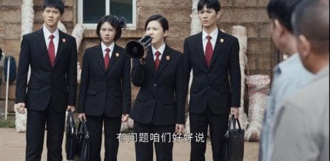 【法眼看剧】看《执行法官》企业面临破产时，‌员工的权益将受到法律怎样的保护？