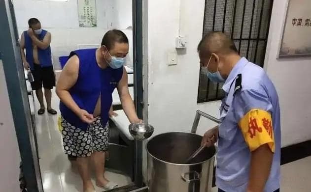 在押人员在看守所的每日作息是怎样的？