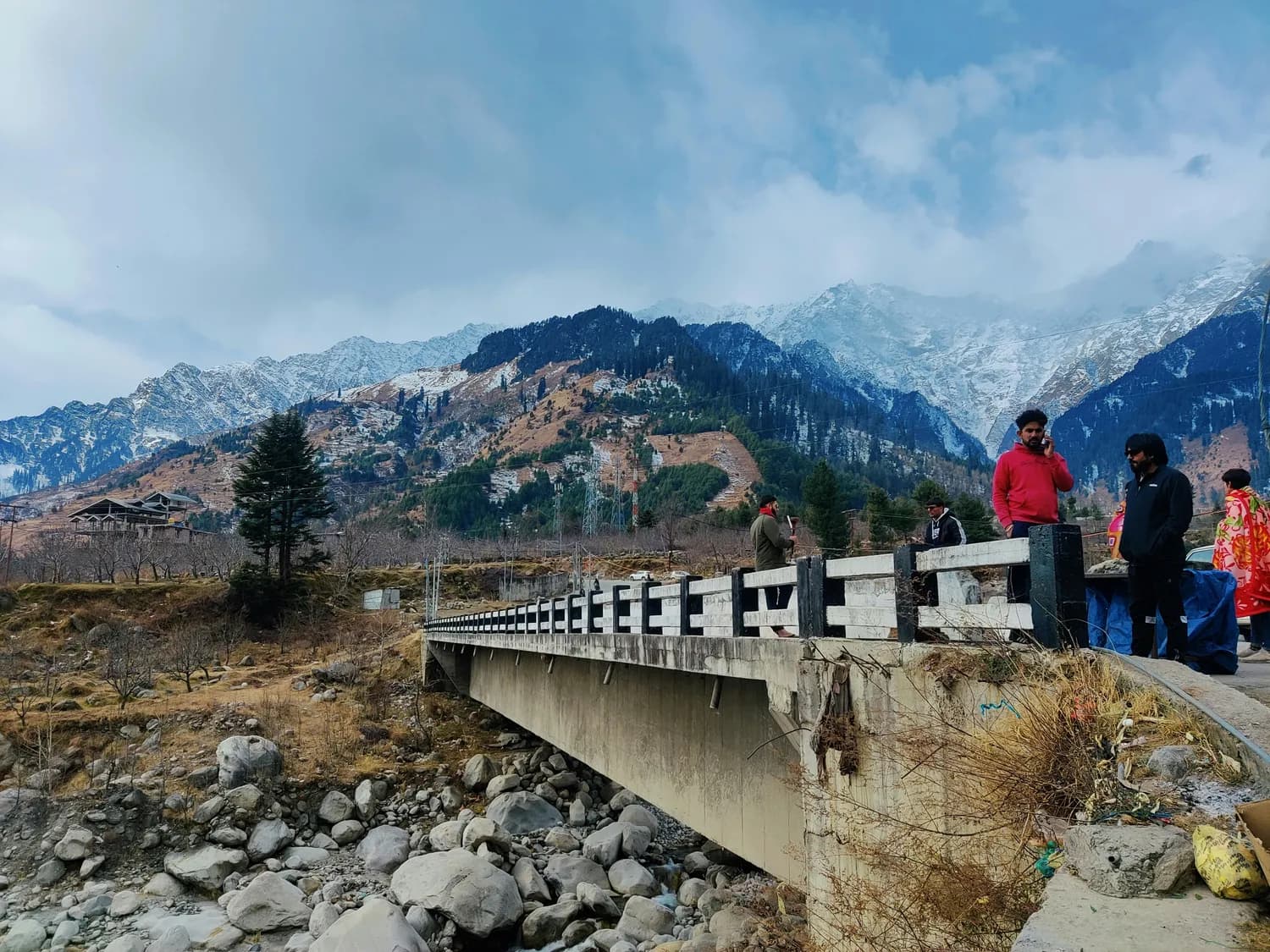 秦岭东河桥：周末生活的治愈之旅