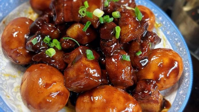 家常鸡蛋烧肉（红烧肉烧鸡蛋）