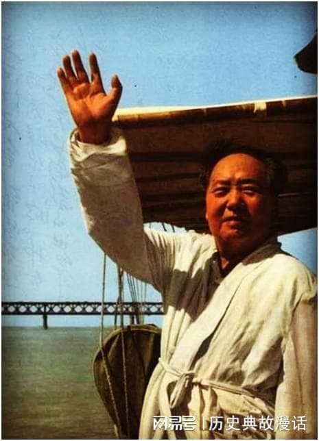 毛泽东《水调歌头·游泳》：炉火纯青、清丽优雅的游泳词