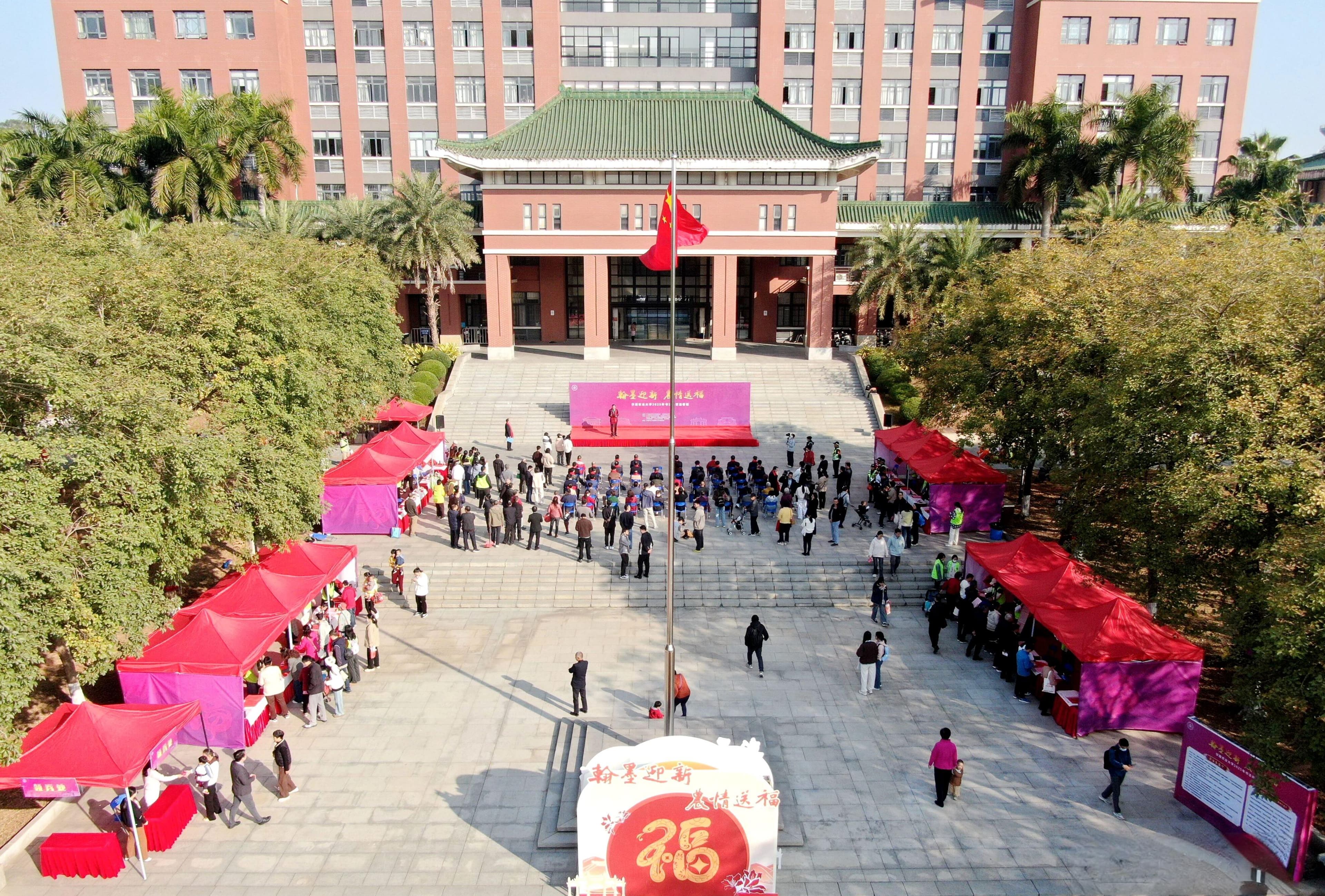华农连续七年举办送春联活动，传统书法文化融入校园生活