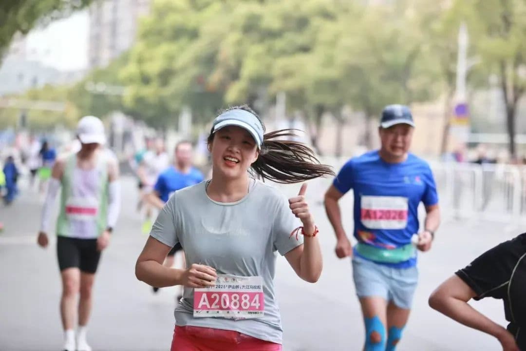 近2万名跑友逐梦最美赛道 2025九江马拉松圆满收官