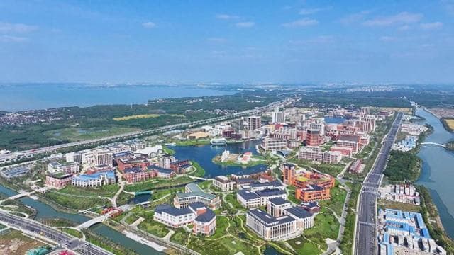 从松山湖到练秋湖 华为因何落“沪”?