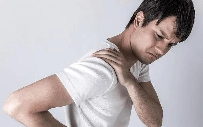 右肩下后背隐痛，咋办？快来瞅瞅这篇！
