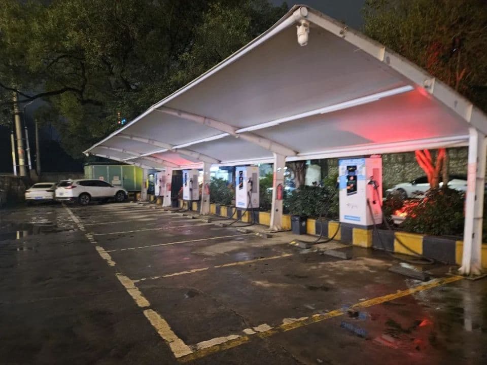 租的停车位不能安装充电桩？法院这样判