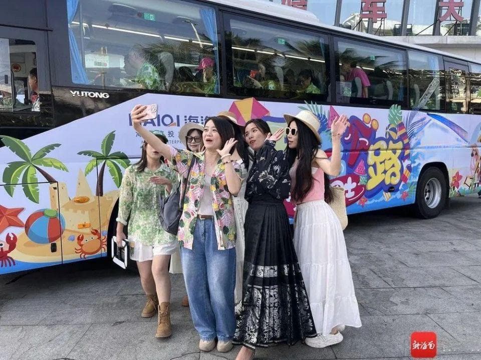 海南环岛旅游公路观光巴士开通，两条特色线路串联多个景点