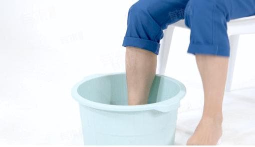 先洗澡后泡脚，四大好处助你更健康
