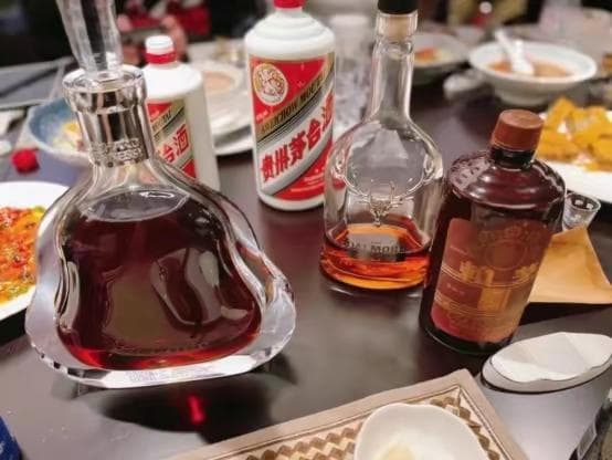 酒局邀请这样拒：5个技巧帮你优雅应对