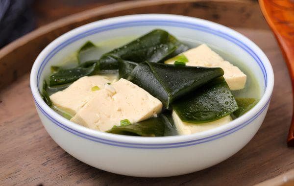 海带豆腐汤：一道营养丰富的家常汤品