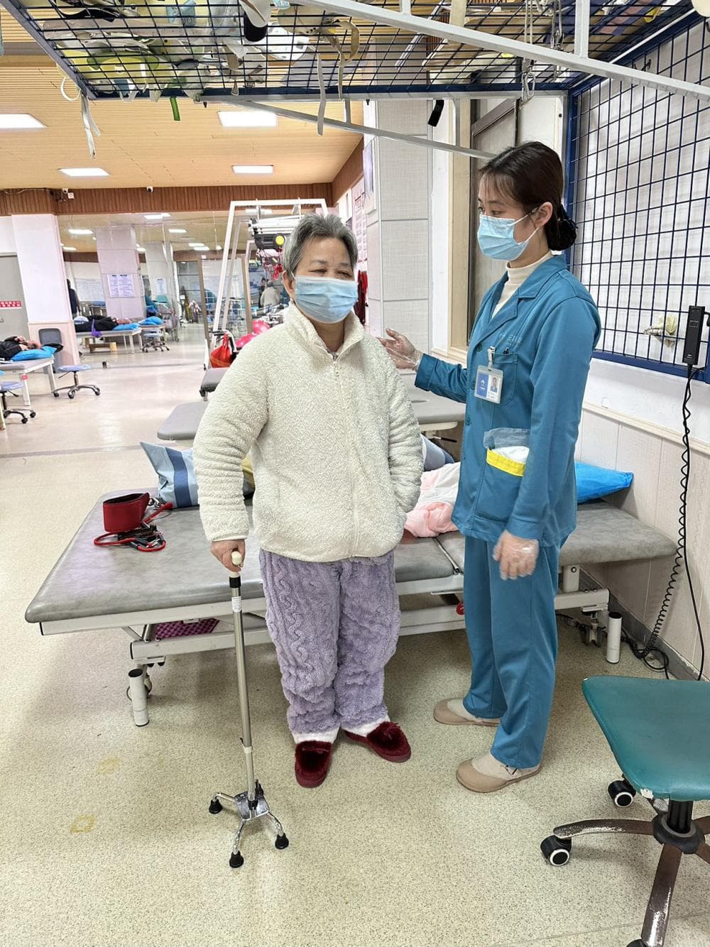中风后一半身体“消失”了？ 整体康复助娭毑重新走路