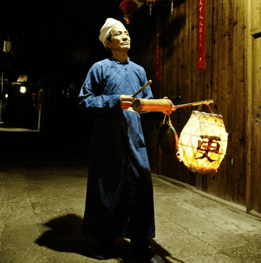 中国古代打更：神秘而重要的夜间守护者