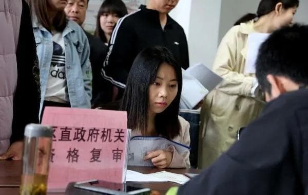 一人犯罪影响三代？这些考公政审的谣言，是时候该被戳破了