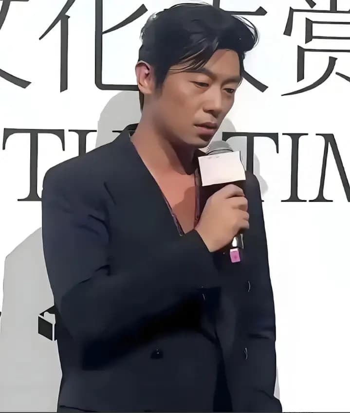 朱亚文：从失言风波到演技重生的转型之路