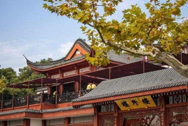 杭州十大必吃馆子：从楼外楼到绿茶餐厅，品味地道杭帮菜