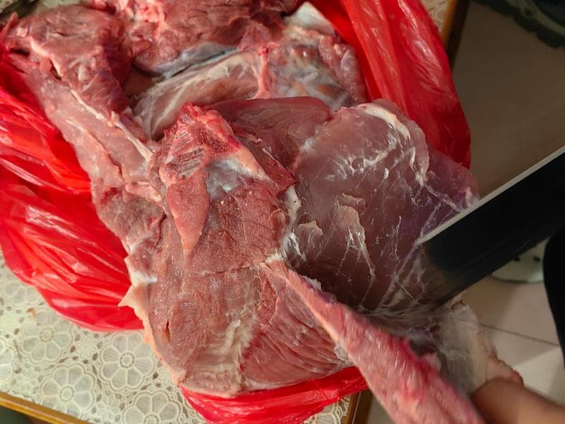 自制香肠详细教程：10斤猪肉的18步制作指南