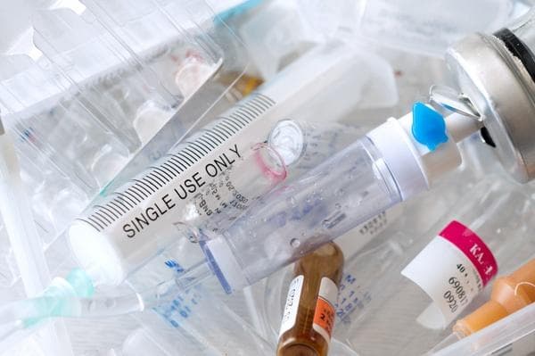 针对医疗保健中的塑料污染，国外机构提供新解决方案