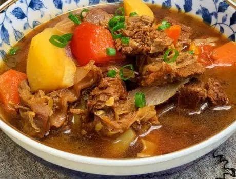 炖牛腩时，只需3个小窍门，牛肉软烂易嚼，小孩老人吃都特方便