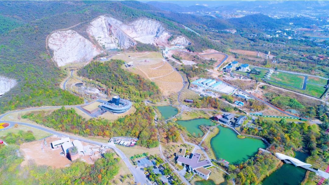 南京汤山矿坑公园：生态修复与人文建设相结合的典范