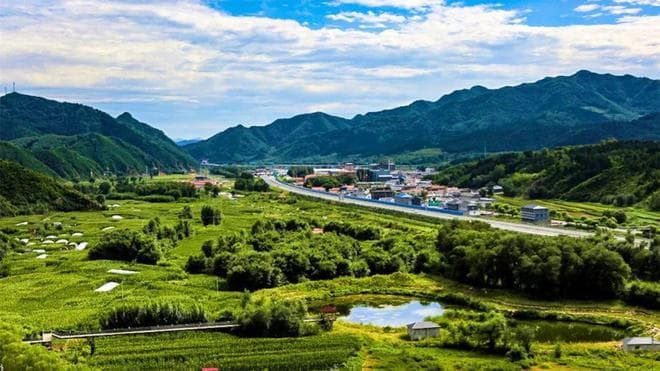 乡村不是城市缩小版，乡村振兴要探索反城市化发展路径