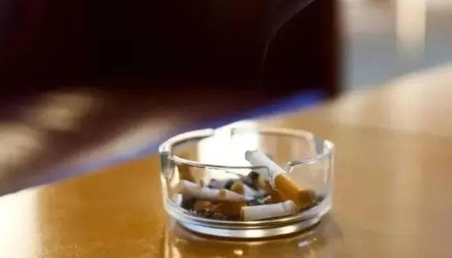 为什么不能往烟灰缸里倒水？烟灰缸倒水有啥讲究？