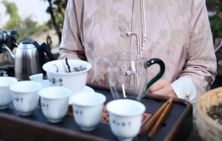 每天喝几杯茶好处最多？喝够这个量，能护大脑、抗衰老！