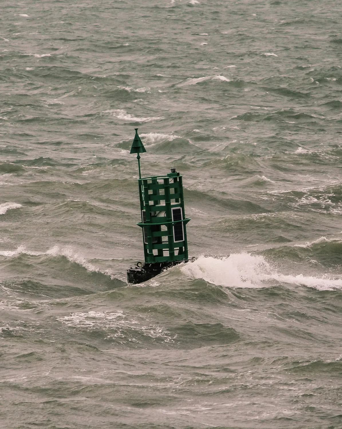 超强台风“贝碧嘉”登陆上海，浦东机场全面停运应对最强台风