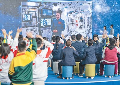 王亚平：探索浩瀚宇宙 播种科学梦想