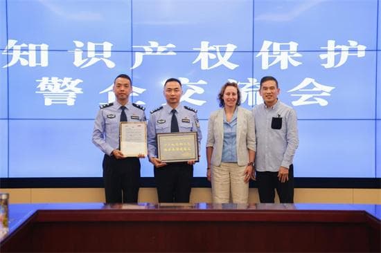 涉案金额1000余万元 嘉兴警方破获一起假冒知名品牌猫粮案