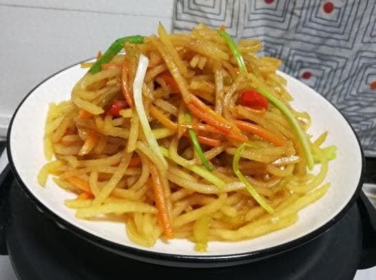 掌握烹饪技巧，轻松炒出美味土豆丝！