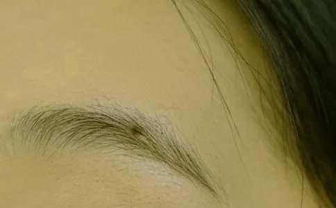 男士修眉完全指南：从基础梳理到完美定型