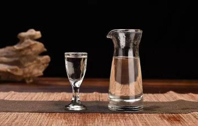 500ml的白酒和500ml的水一样重吗？答案也许和你想的不一样