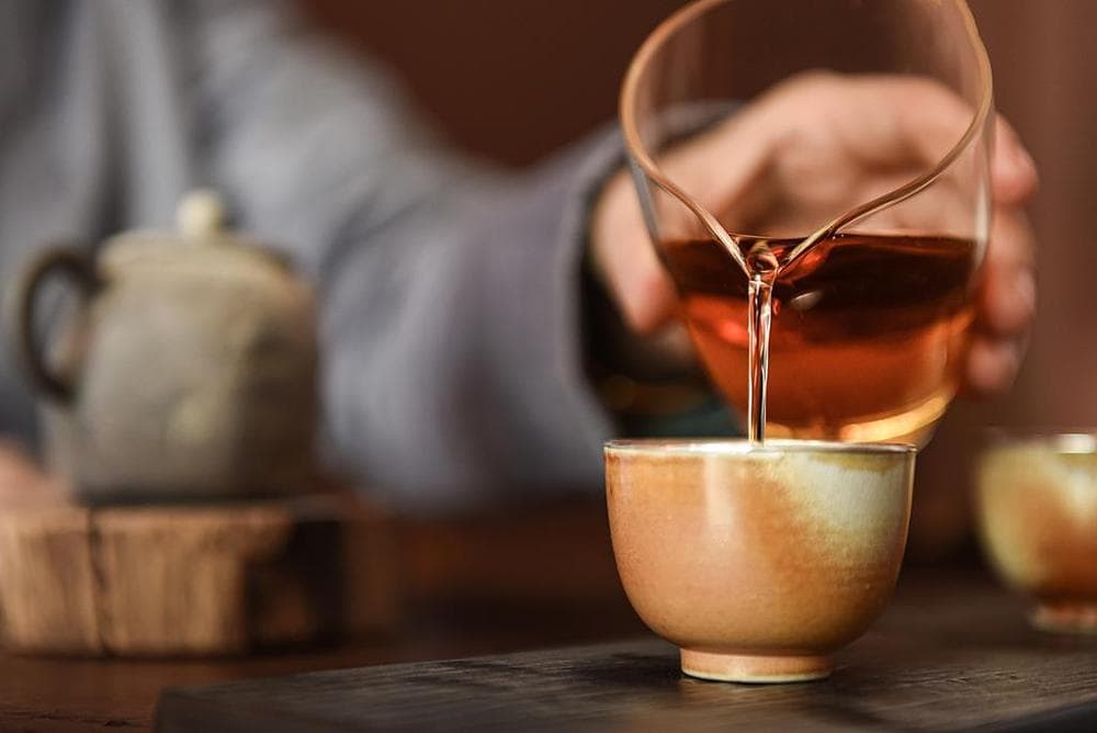 入秋宜喝茶 为啥说红茶、绿茶各有千秋？