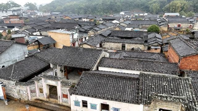 走进中国历史文化名村赖坊：来青、迎薰里赏木雕，探寻千年客家文脉
