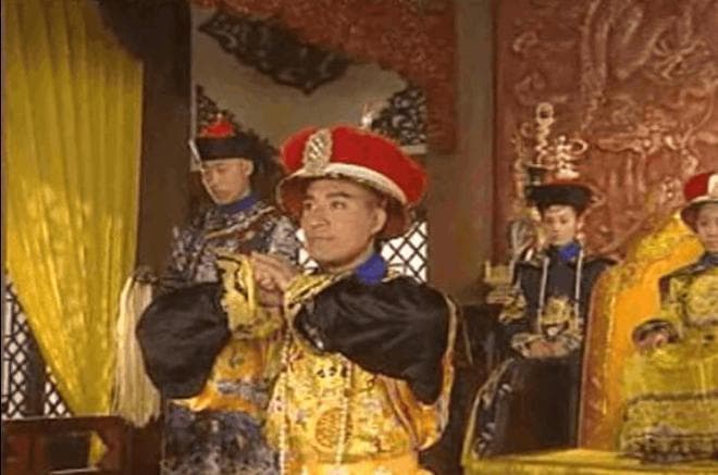 清朝入关后，多尔衮采取了哪些政策，稳定统治？
