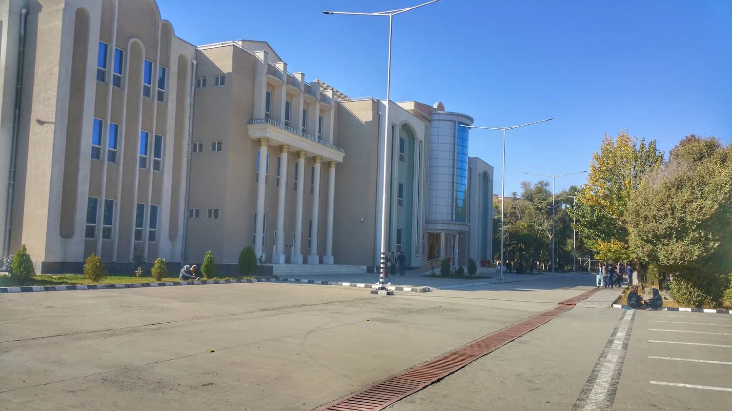 广东技工教育援疆：喀什技师学院的逆袭之路