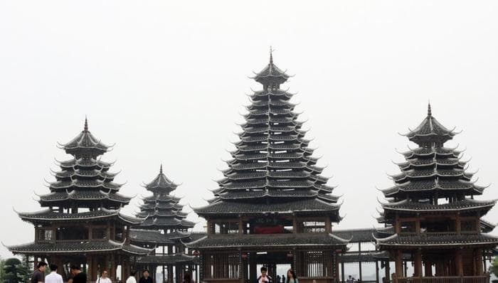造型美观、工艺精湛的侗族建筑——鼓楼，是世界建筑艺术的瑰宝