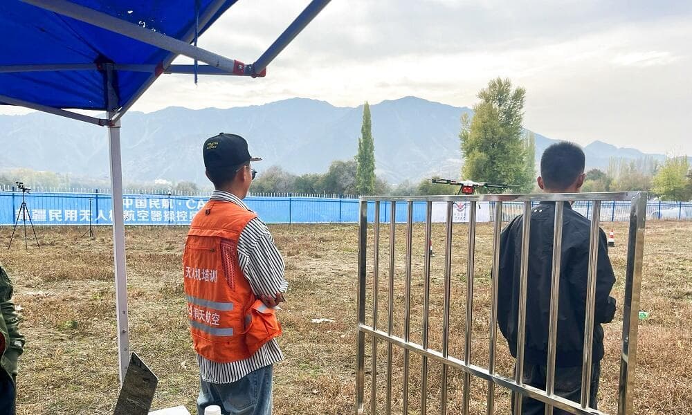 无人机飞行技巧全解析：从悬停到遛机，成为空中操控高手！