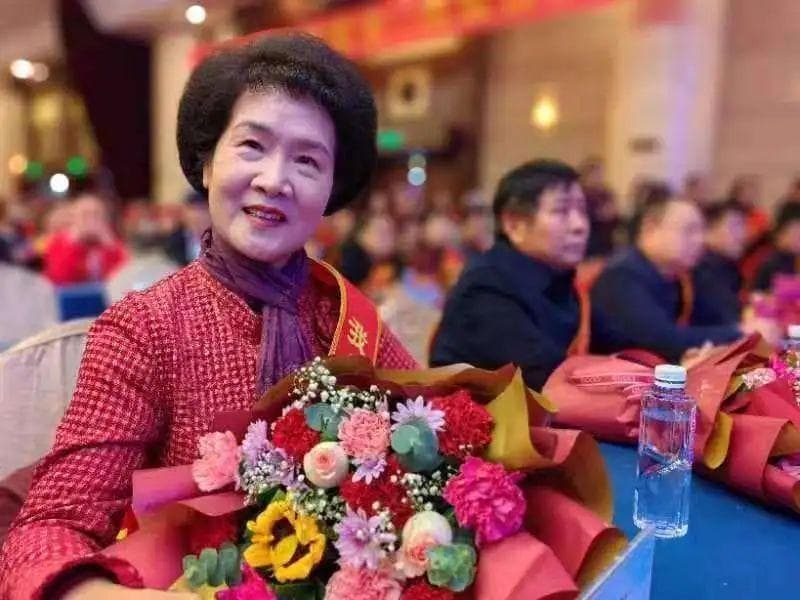 买世蕊：完善超龄劳动者权益保障