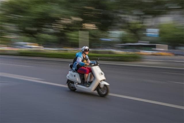 电动自行车限速25km/h，是保障安全还是限制效率的双刃剑？