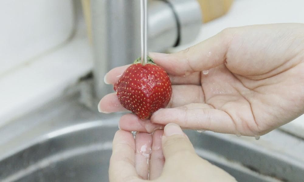 自制草莓糖葫芦超简单！草莓糖葫芦DIY食材、步骤食谱看这里