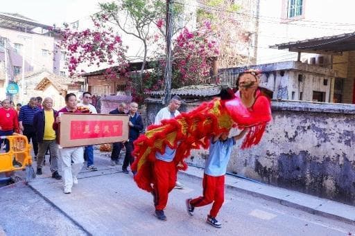 广州从化百岁老人收祝福，分享长寿秘诀“与世无争”