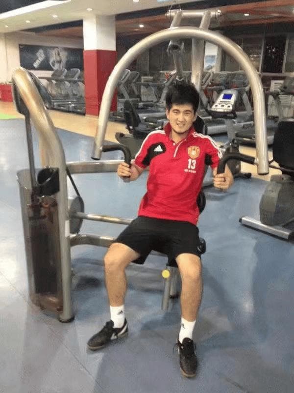 杨贤隆足球：从职业赛场到野球场的热爱与坚守