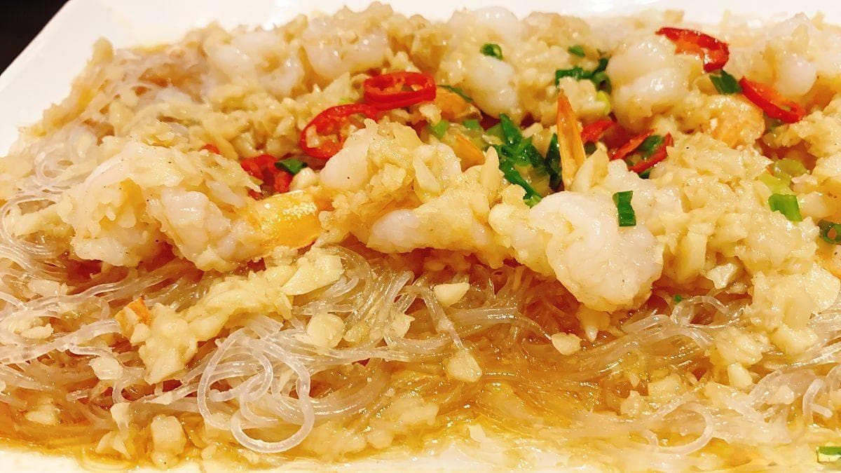 在家轻松复刻餐厅级蒜蓉粉丝蒸虾：从腌制到淋油全解析